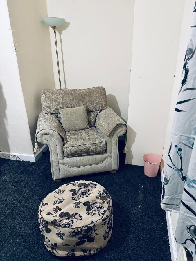 Double Bedroom In West Yorkshire, Leeds Leeds  Zewnętrze zdjęcie